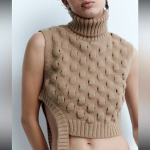 Textured Cropped Knit Vest